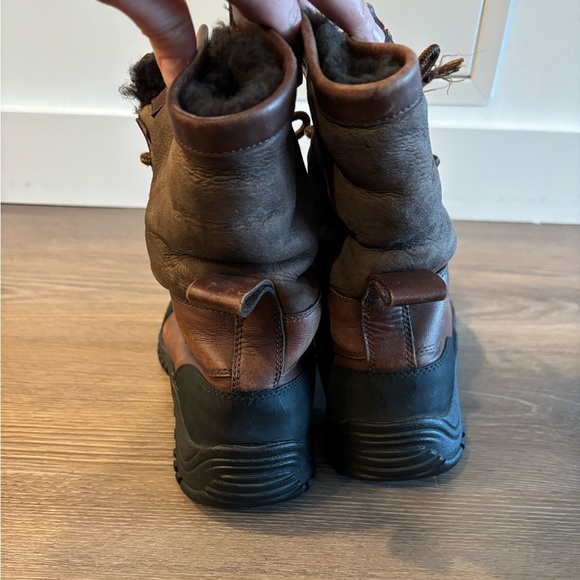 UGG Adirondack II boots, women’s size 7 - Picture 6 of 8